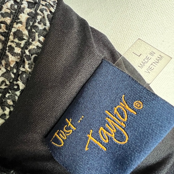 Taylor Monochrome Patterned Long Sleeve Dress - Picture 5 of 14